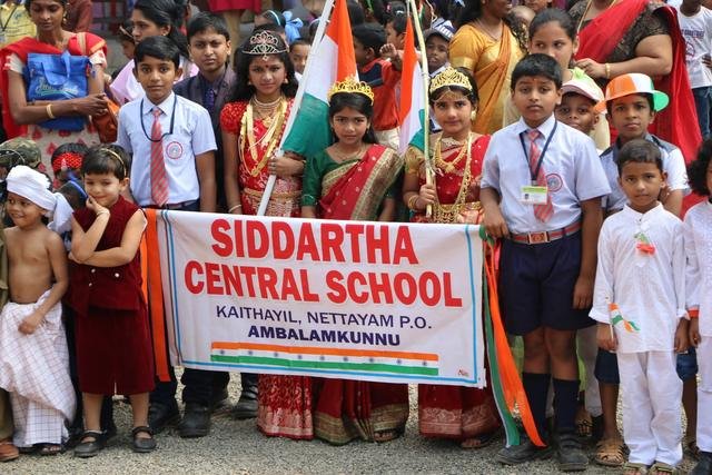 Siddhartha students and staff on the campus at Ambalamkunnu &mdash; photograph 13