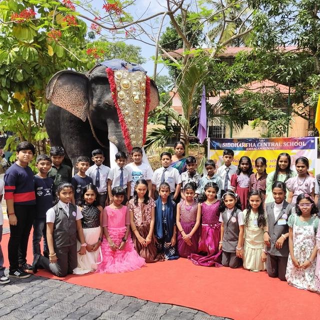 Siddhartha students and staff on the campus at Ambalamkunnu &mdash; photograph 18